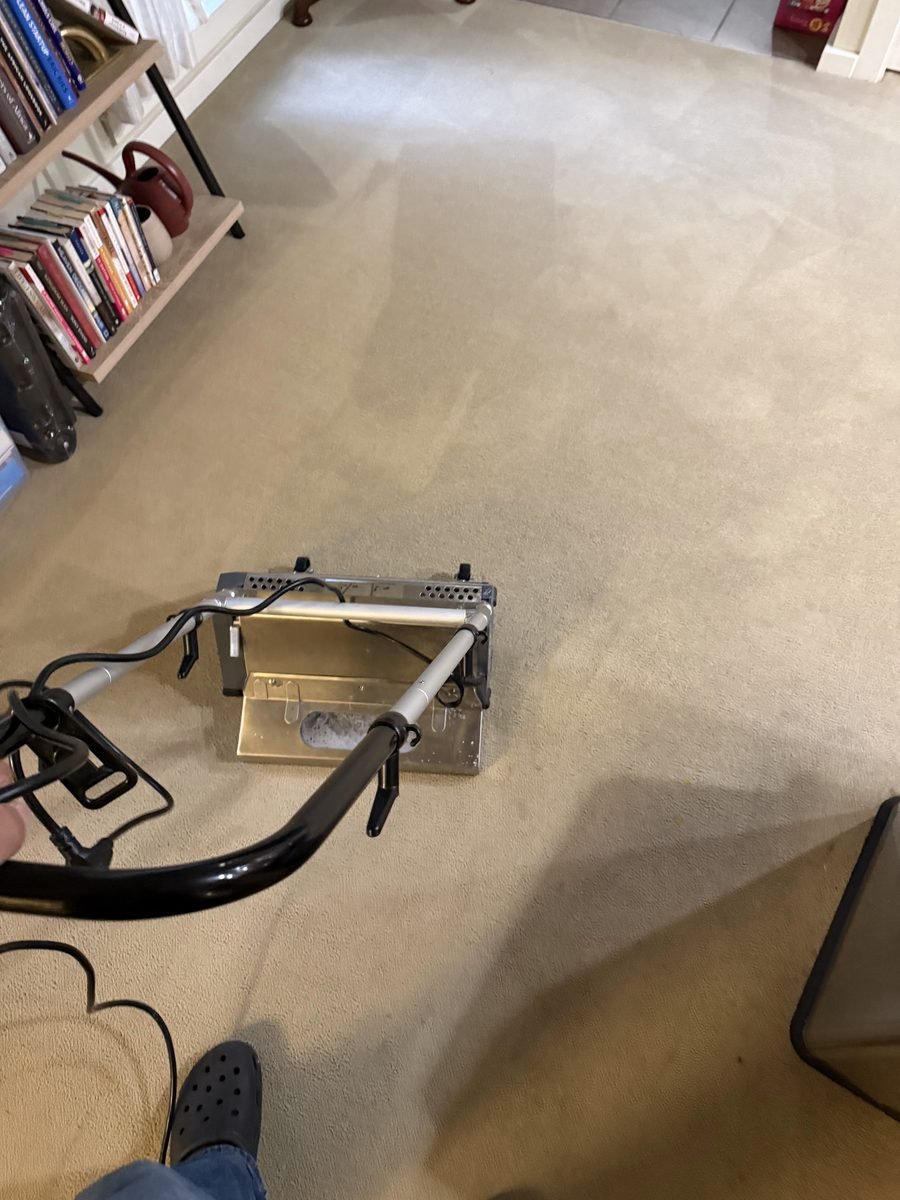 Counter-rotating brush machine cleaning carpet with low moisture