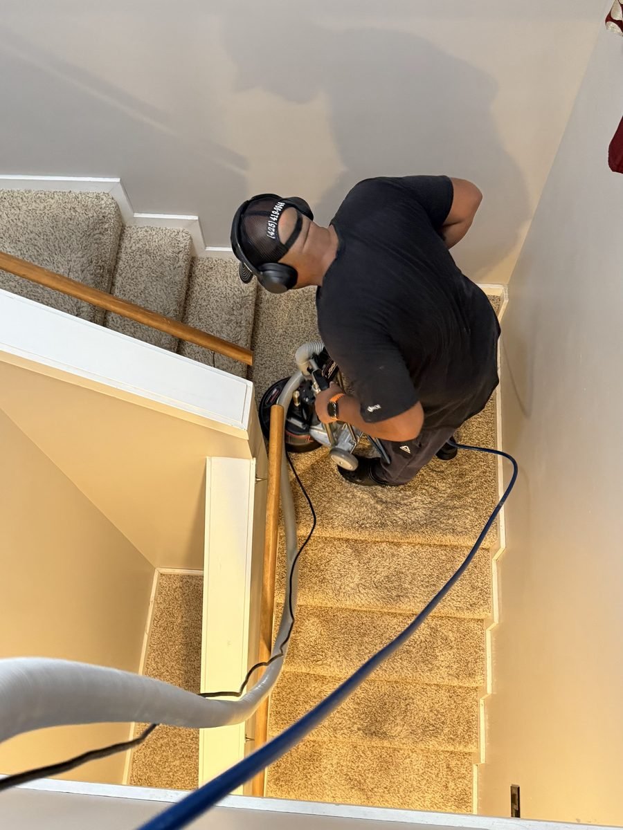 Rotary jet extraction machine cleaning carpeted stairs